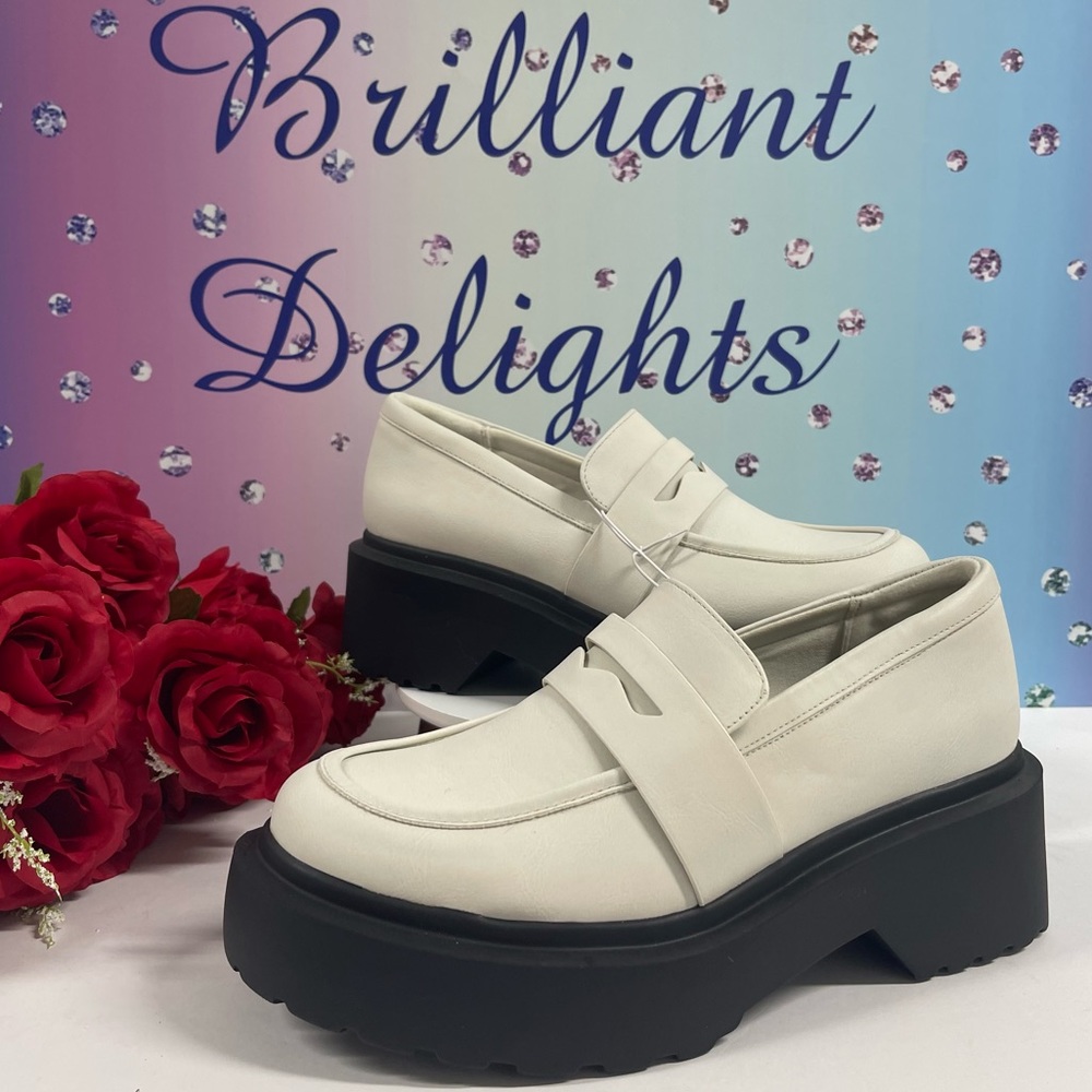 WINTER WHITE LOAFER FLATS